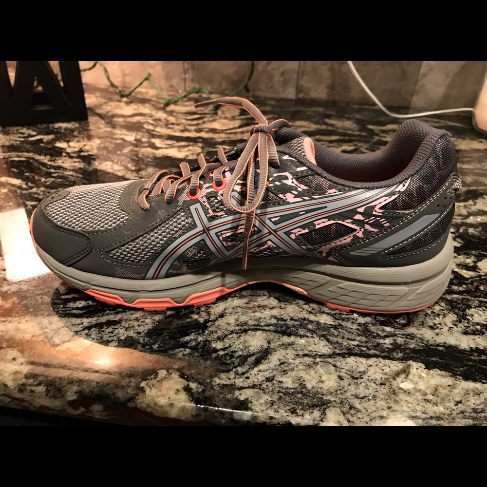 Women’s asics running shoes. Grey with camo design. Size 11. Like new.